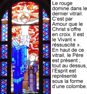 La crucifixion, vitrail de Jean Coquet, chapelle des auxiliaires du Sacerdoce, Paray le Monial