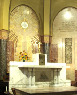 Chœur de la chapelle des Auxiliaires du Sacerdoce à Paray le Monial, dédiée au Christ Prêtre