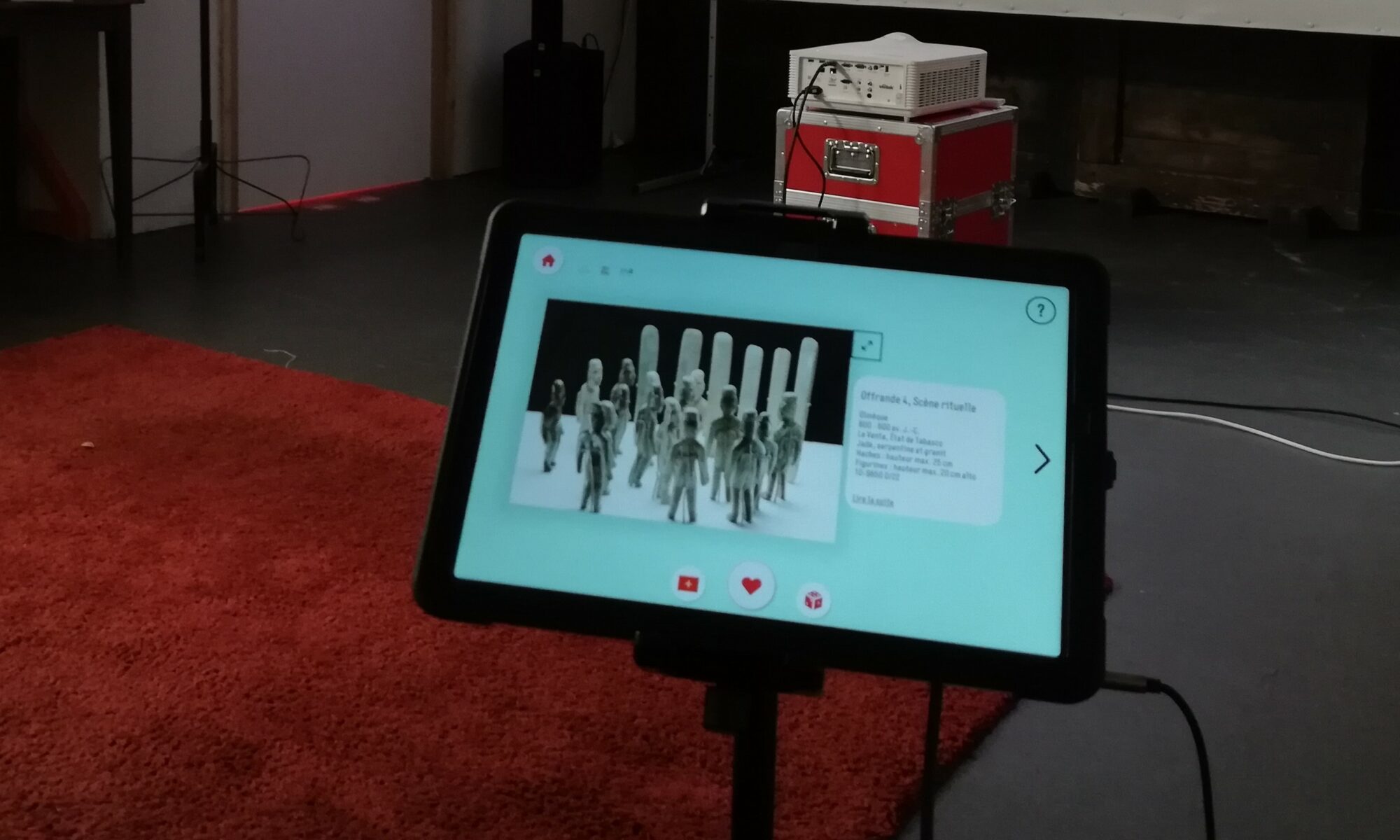 écran de tablette pour la visite virtuelle des musées de France à Antropia