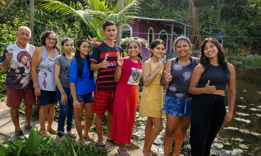 jeunes de la communauté catholique de Lindoia (Amazonie)